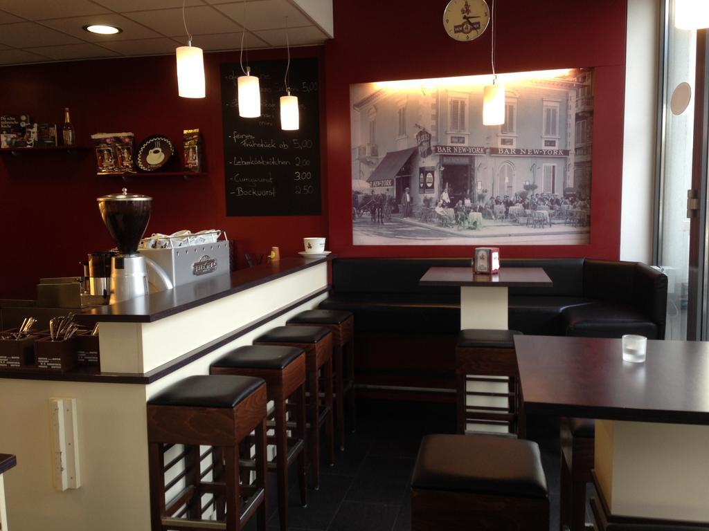 Tankbar'S Hotelchen Heroldsberg Buitenkant foto